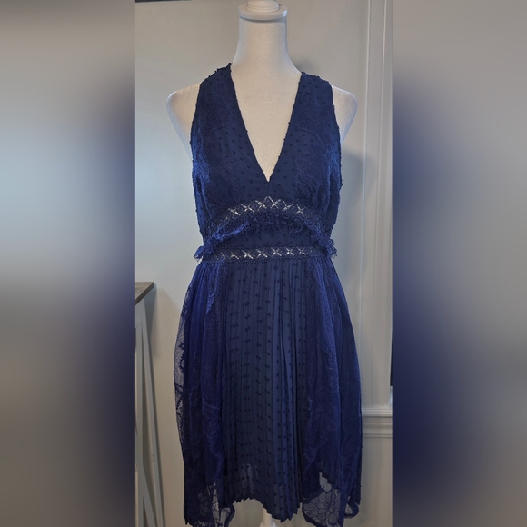 foxiedox Dresses & Skirts - NWT Anthropologie Foxiedox Lace Midi Dress Women's Size Small